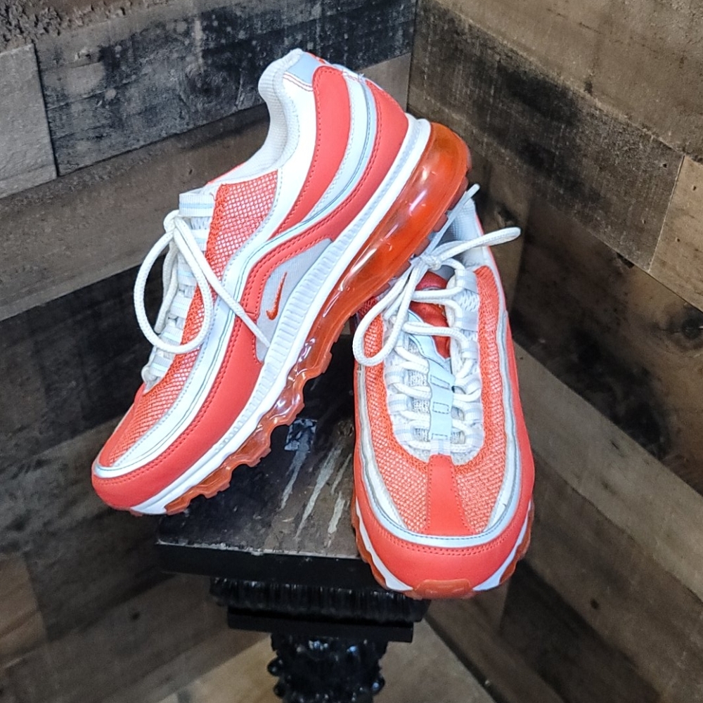 Nike Tennis Shoes